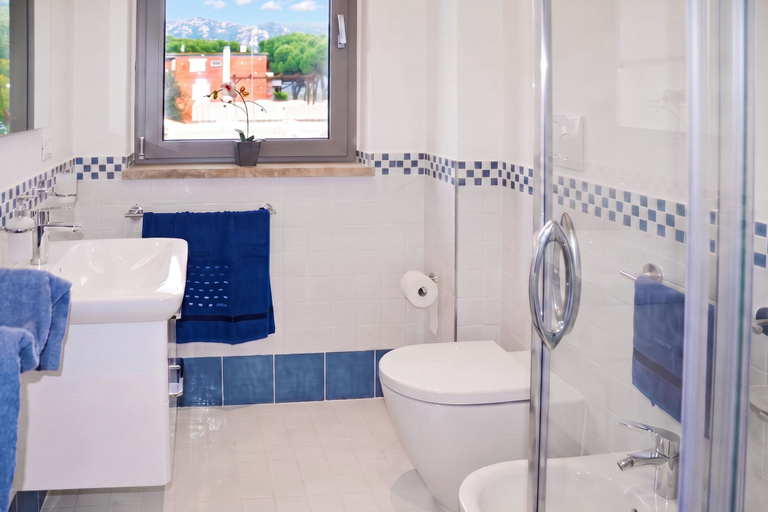 Bathroom 3, Villa Fortunata, Latina