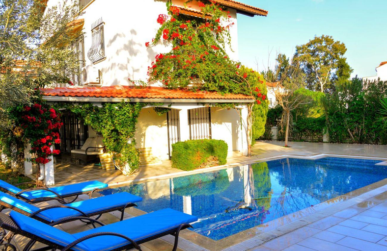 Sport & Beauty 3, Gorgeous Secluded Villa with Private Pool and BBQ, Serik