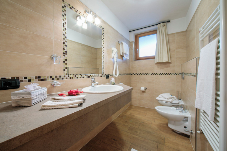 Bathroom 3, Tamigi, Sondrio