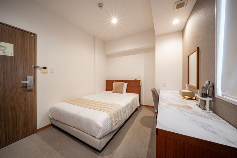 Bedroom 5, Hotel Reference Hakata Reisen, Fukuoka