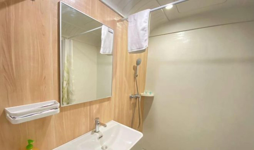 Bathroom 4, Dongjiang Holiday Hotel, Zhenjiang
