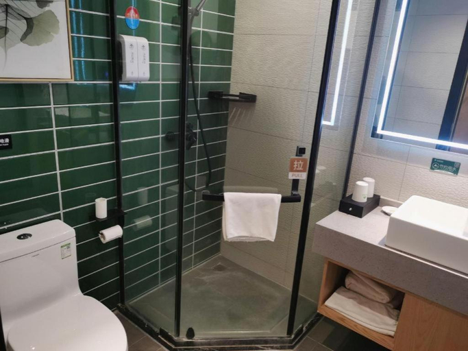 Bathroom, Green Tree Inn Fuyang Funan County Tianzhu Square, Fuyang