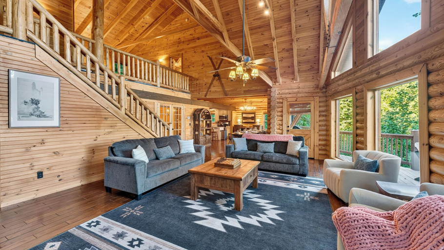 Others 5, Leyland by Avantstay Cabin Mansion w/ Views, Buncombe