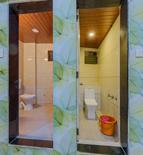 Bathroom 3, Hotel Adarsh 5 Minute Walk From Mahalaxmi Temple Kolhapur, Kolhapur