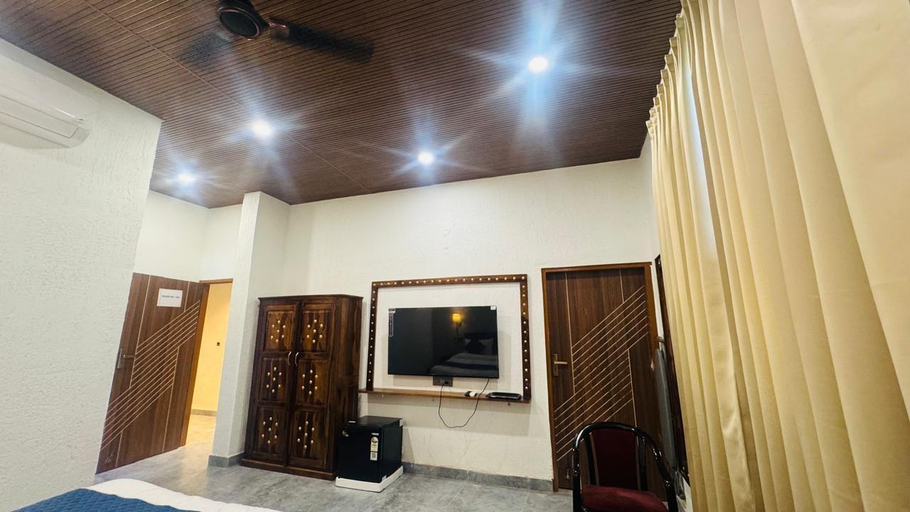 Bedroom, Hotel Shivjot, Sahibzada Ajit Singh Nagar