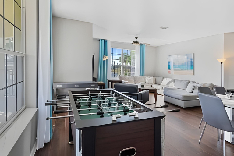 Others 3, Vista Cay 4BR Condo w/ Balcony & Foosball Fun, Orange