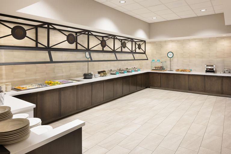 Food & Drinks 4, Embassy Suites by Hilton Lexington/UK Coldstream, Fayette