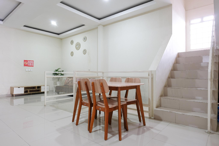 Public Area 3, RedDoorz near Malang Creative Center, Malang