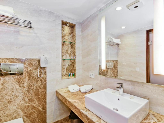 Bathroom, Hotel LaSagrita Sunder Nagar, Delhi