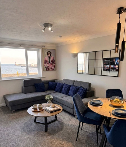 Others 4, Stunning Sea View Flat on The Leas Panoramic Estuary Sunsets, Steps to Beach, Kent
