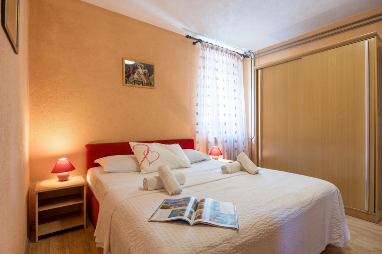 Bedroom 2, Amalija sea View Apartments, Mali Lošinj
