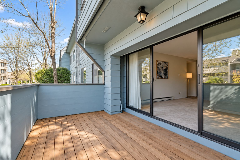 Others 4, Mercer Island Town Suites, King