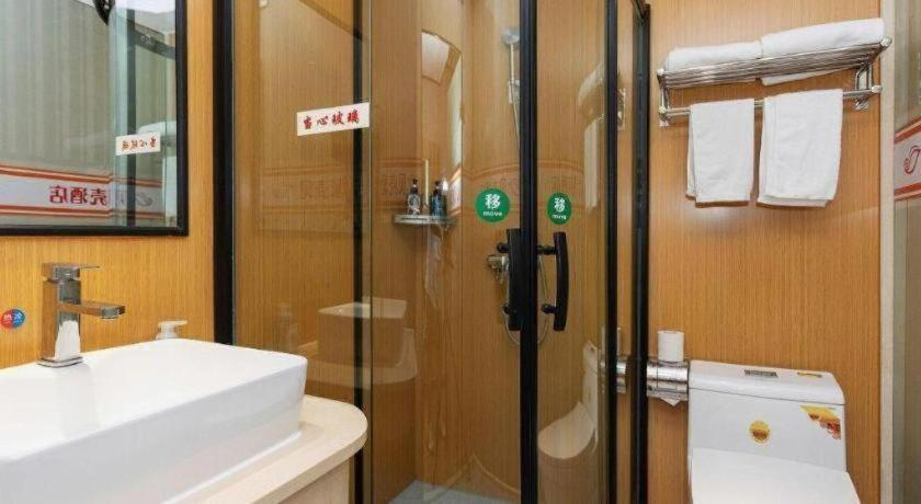 Bathroom, Shell Hotel Shnaghai Beiqiao Metro Station, Shanghai