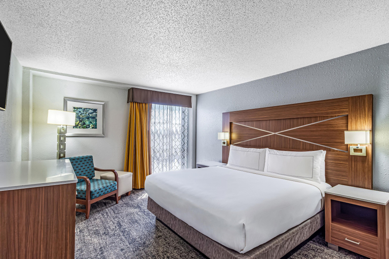 Bedroom 2, DoubleTree by Hilton Milwaukee Downtown, Milwaukee