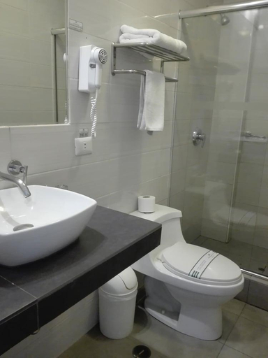 Bathroom 4, Emperador Plaza, Cusco