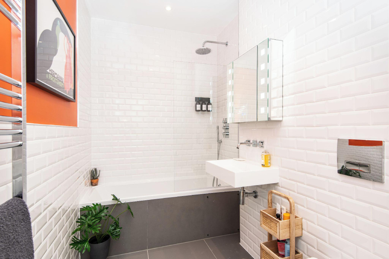 Bathroom, Stunning 2 Bed Apartment on the beach by Urban Roost, West Sussex