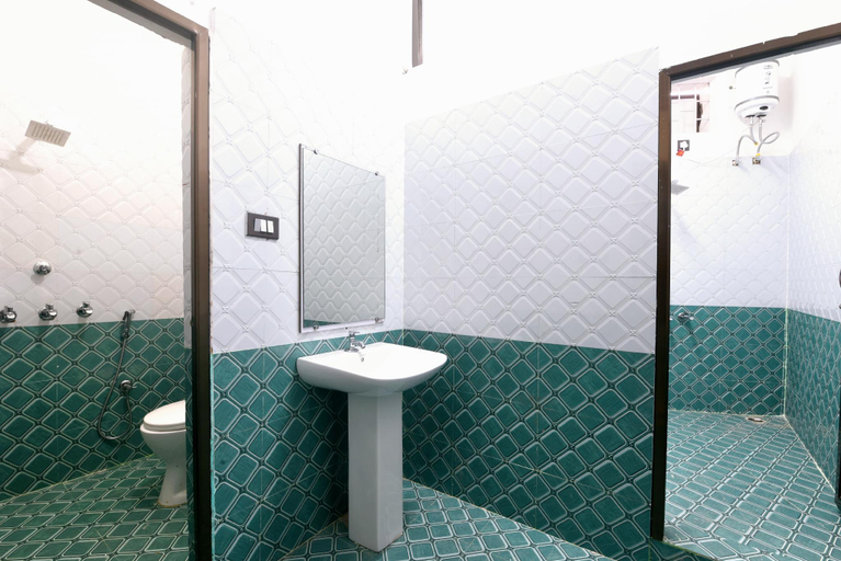Bathroom, Maya's Nest, Varanasi