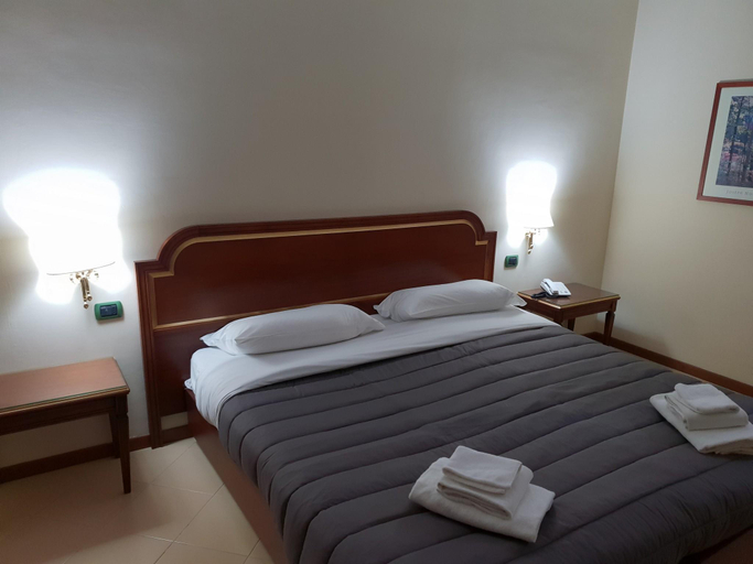 Bedroom 3, Hotel Sakura, Napoli