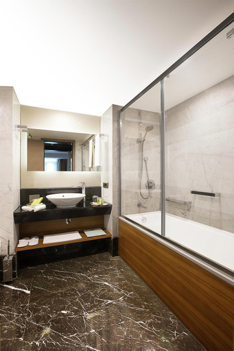 Bathroom 4, DoubleTree by Hilton Istanbul - Old Town, Fatih