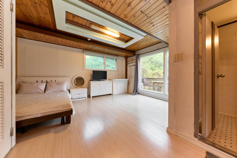 Bedroom 2, Chuncheon Healing Road Pension, Chuncheon