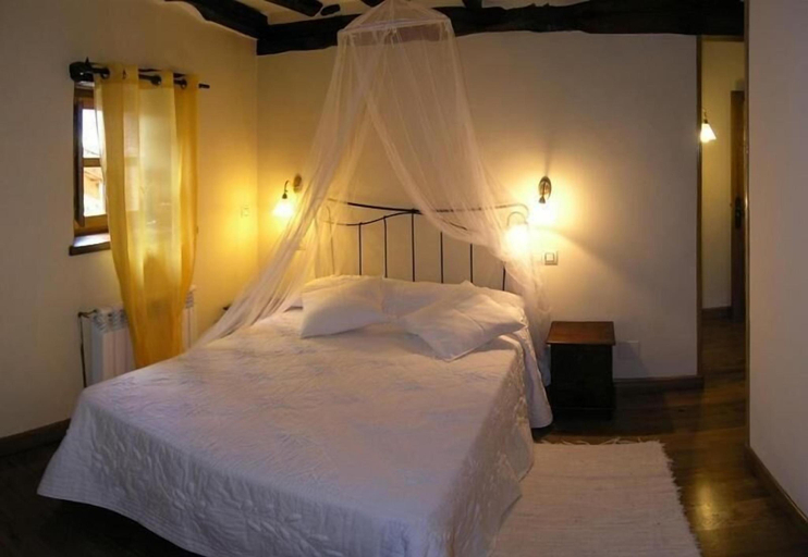 Bedroom 4, La Casa De Las Arcas, Cantabria