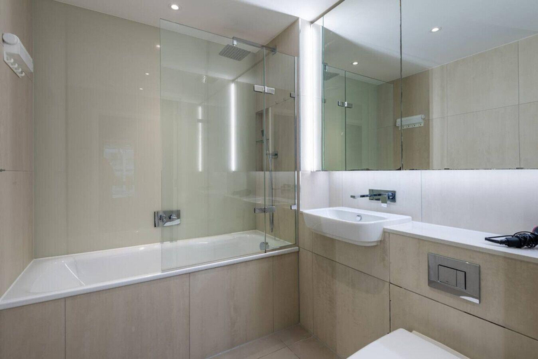 Others 2, Alto Apartment Prime Location, London