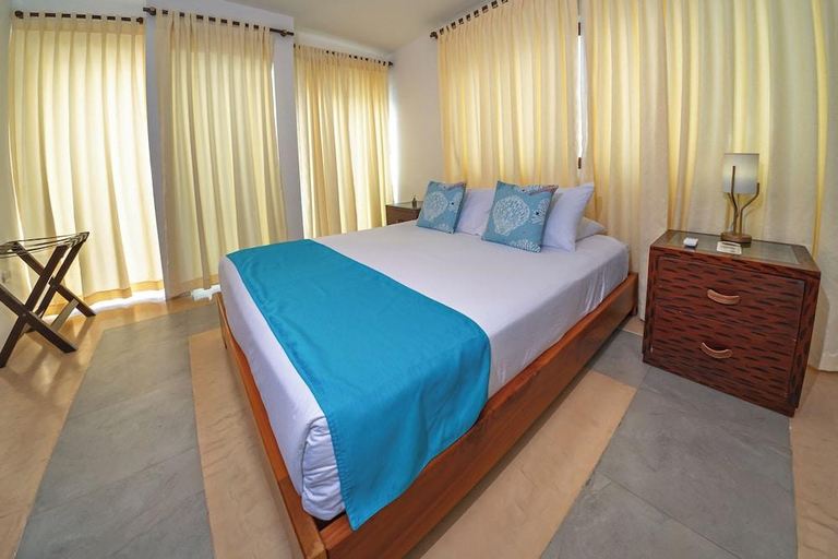 Bedroom 2, Cormorant Beach House, Isabela
