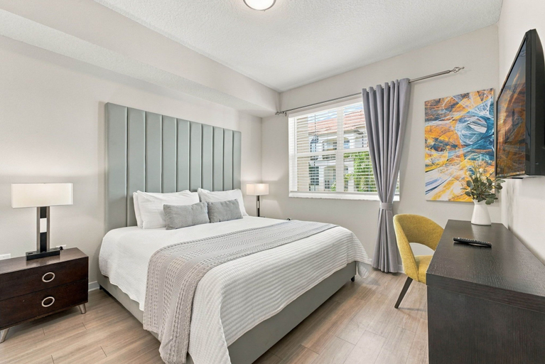 Others 2, Stay Central, Explore More, Orlando 3BR Condo, Orange