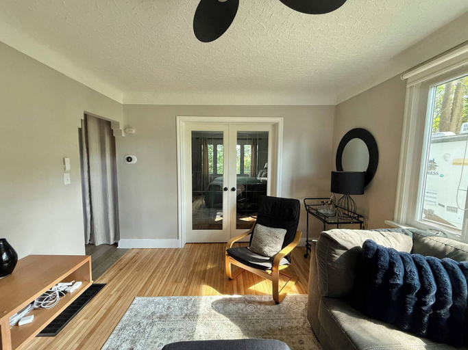 Others 5, Spacious 4BR Retreat w Balcony & Gazebo, Brant