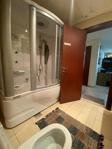 Bathroom 3, Bollywood Beach Hostel JBR, Dubai