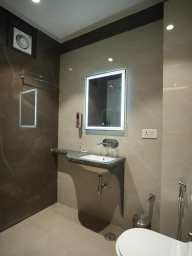 Bathroom 3, Sands Of Kashi By Coral Group, Varanasi