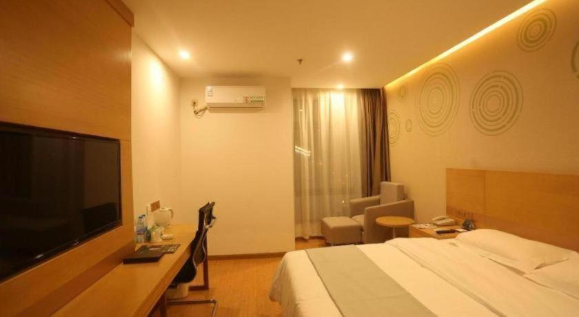 Bedroom 3, GreenTree Inn Hefei Huaxia International Chabocheng Branch, Hefei