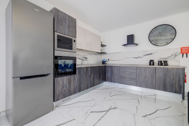 Others 1, Stylish 3BR Apartment by the Promenade