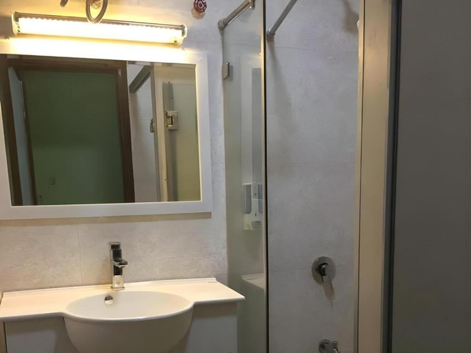 Bathroom 5, Hanoi Hostel, Hoàn Kiếm