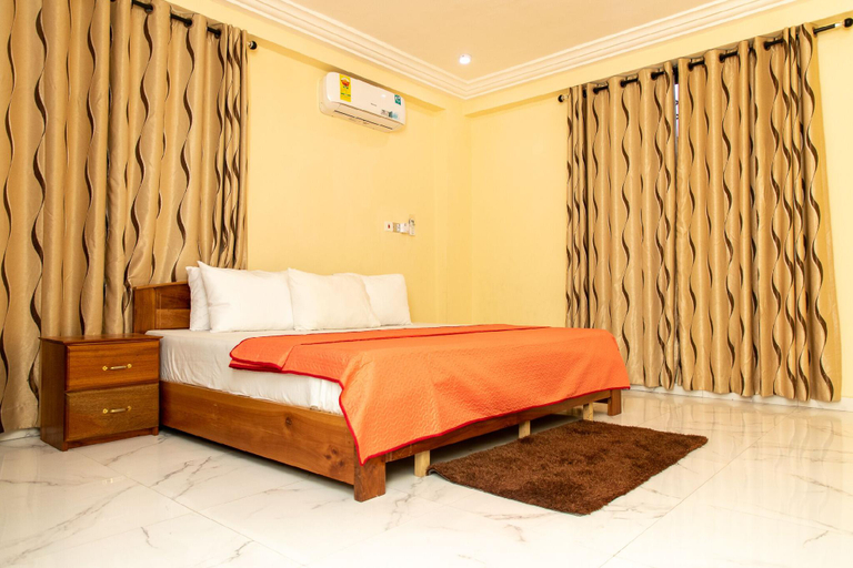 Others 5, Spacious & Outstanding 3-bed Furnished Apartment, Accra