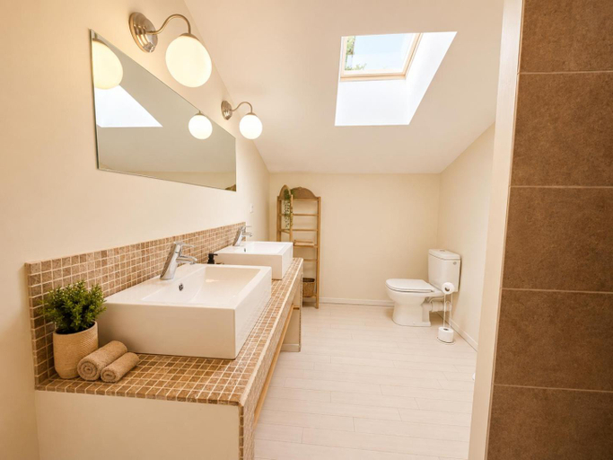 Bathroom 4, Domaine borgnette fantastique maison , Charente