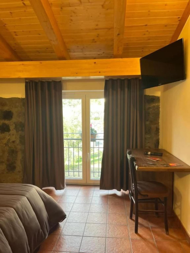 Others 4, Villa Casina Dell Etna, Catania