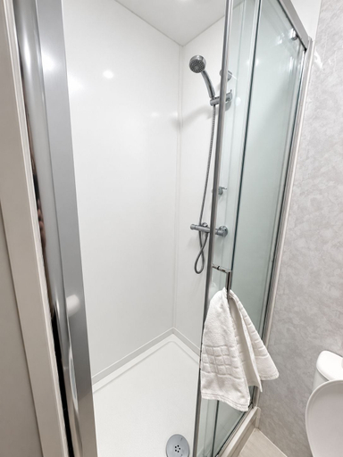 Bathroom 3, The Avenue Lodge, Birmingham