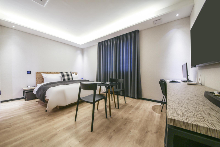 Bedroom 2, Yangsan Lime Hotel, Yangsan