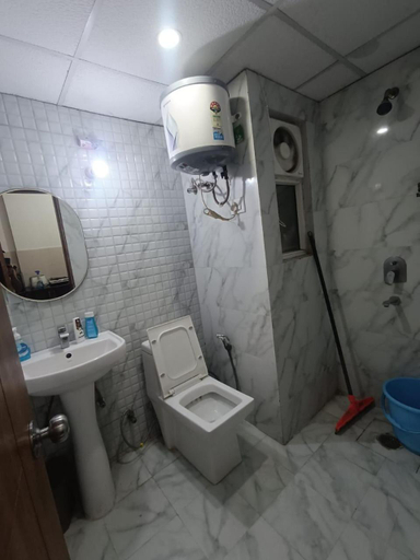 Bathroom, ATS Grand Casa 02, Gautam Buddha Nagar
