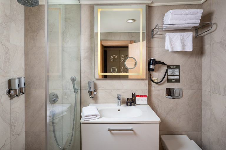Bathroom 5, Darkhill Hotel, Fatih