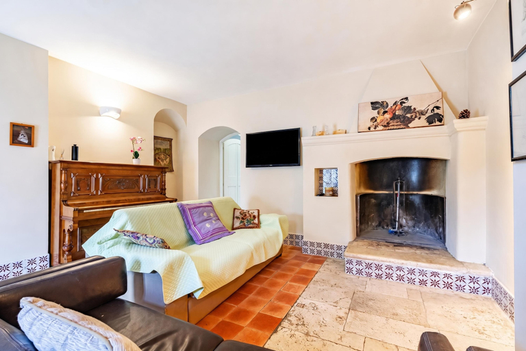 Others 5, Nella Apartment With Pool, Bari