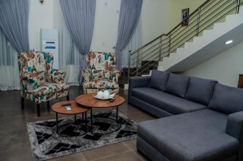 Others 5, Stunning 3-bed House in Sapele, Sapele