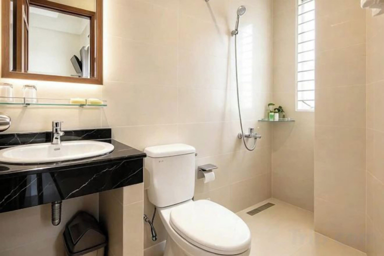 Bathroom 5, NGOC CHAU HOTEL, Ho Chi Minh City