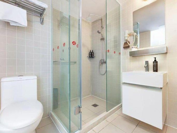 Bathroom 3, Jinjiang Inn Select Tianjin Xiaobailou Metro Station, Tianjin