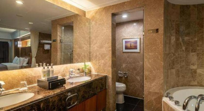 Bathroom, Dongying Blue Horizon Intenational Hotel, Dongying