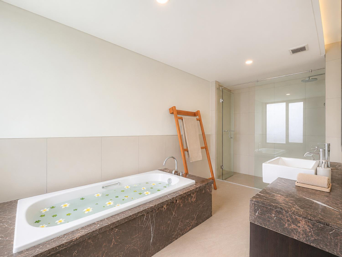 Bathroom 4, Tridi Beach Villa by Nagisa Bali, Tabanan