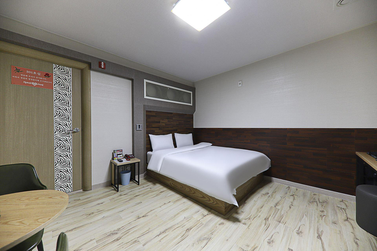 Bedroom 4, Buan Shani, Buan