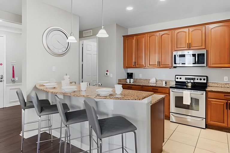 Others 2, Vista Cay 4BR Condo w/ Balcony & Foosball Fun, Orange
