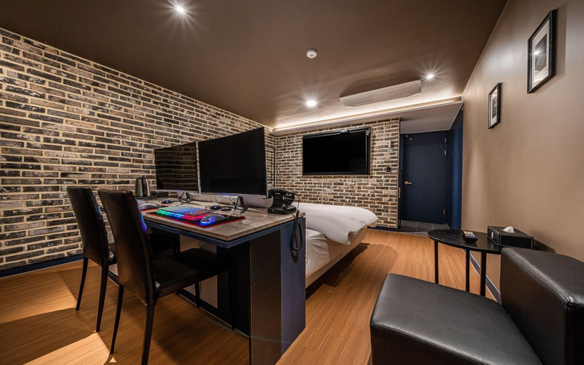 Others 5, Suwon Yeongtong Wol, Yongin